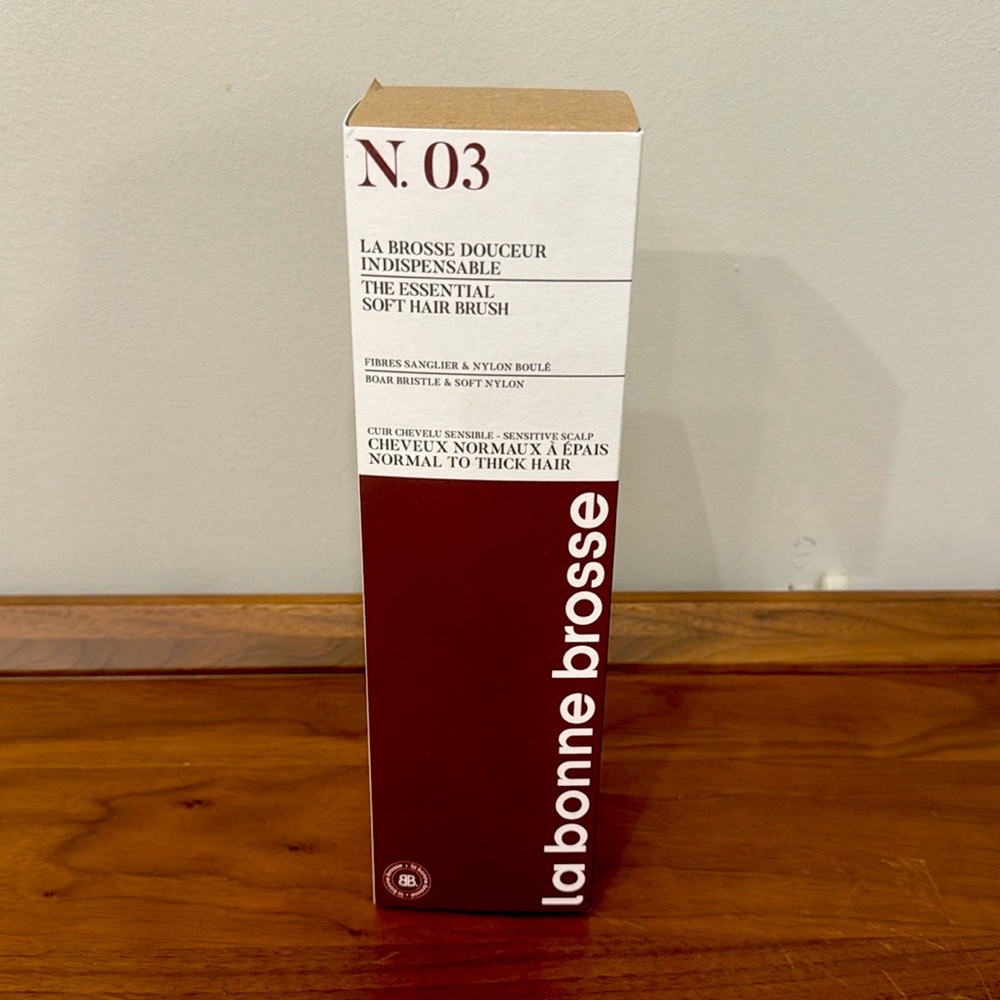 LA BONNE BROSSE N.03 The Essential Soft Hair Brush, cherry red